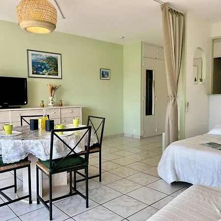 Apartment Au Lavandou, Terrasse, Climatisation, Proche - Fr-1-251-857